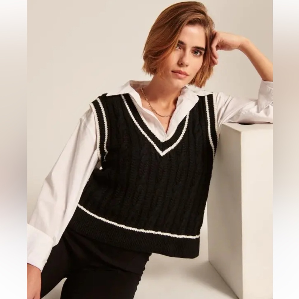 Abercrombie Cable Knit Sweater Vest - Black & White Contrast Trim, size Small